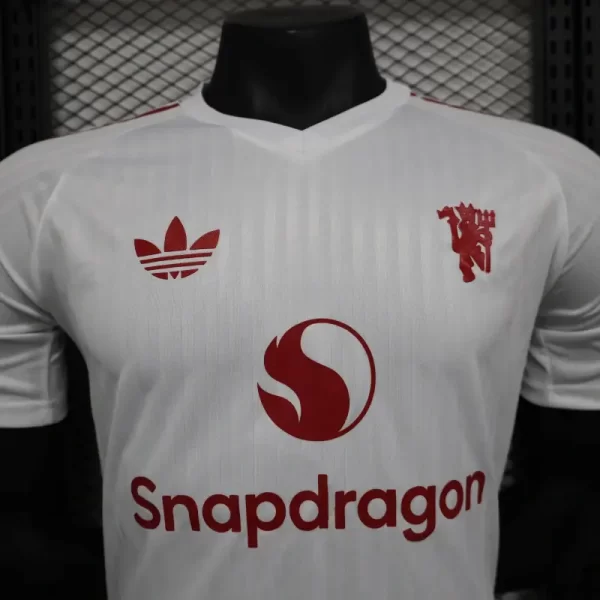 Manchester United 2025-26 Co-Branded Jersey Player Version 2 - Image 3