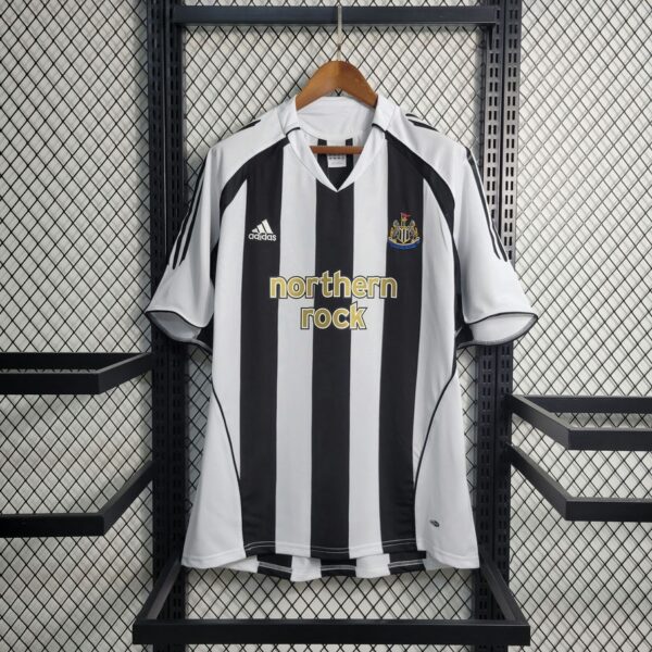 Newcastle United 2004-06 Home Retro Jersey - Image 3