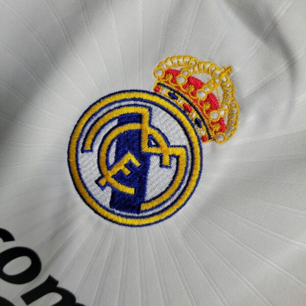 Real Madrid 2010-11 Home Long Sleeve Retro Jersey - Image 4