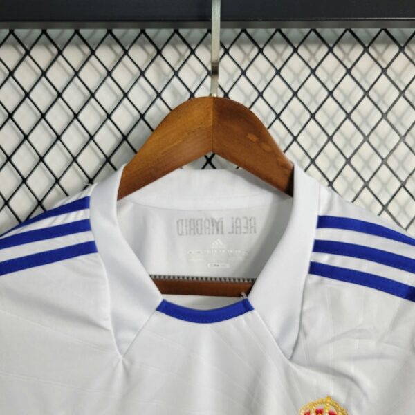 Real Madrid 2010-11 Home Long Sleeve Retro Jersey - Image 6