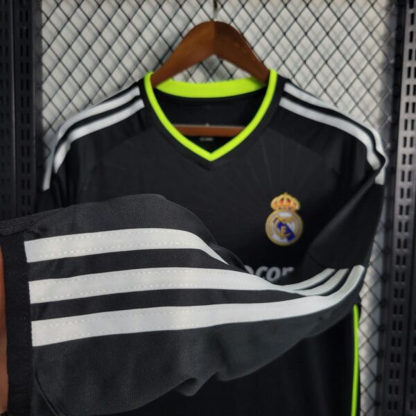 Real Madrid 2010-11 Away Long Sleeve Retro Jersey - Image 7