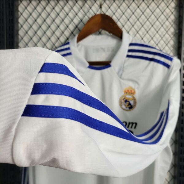 Real Madrid 2010-11 Home Long Sleeve Retro Jersey - Image 7