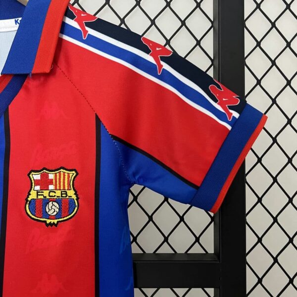 Barcelona 1995-97 Home Retro Kids Kit - Image 5