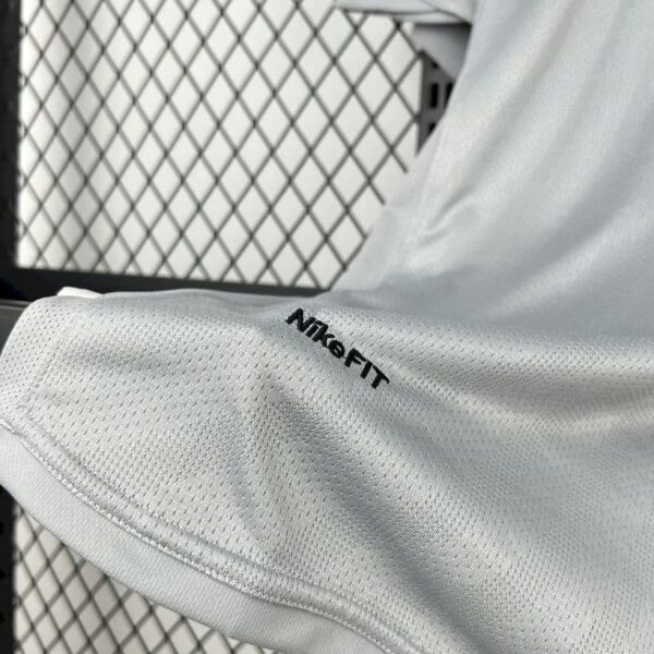 Manchester United 2007-08 Grey Goalkeeper Retro Jersey - Image 3
