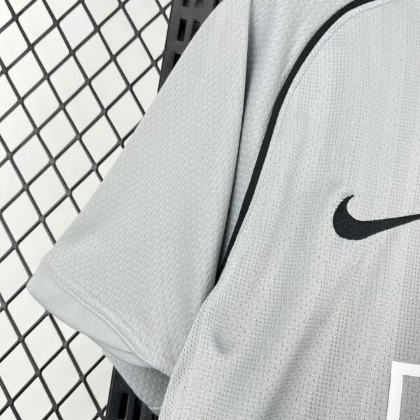 Manchester United 2007-08 Grey Goalkeeper Retro Jersey - Image 4