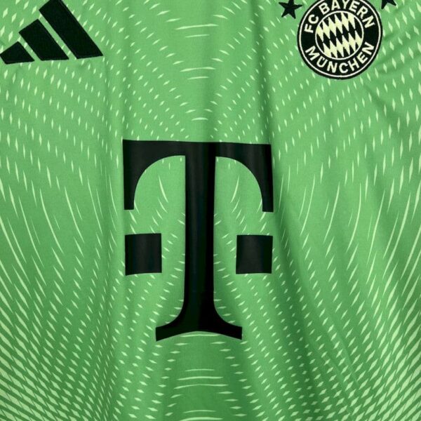 Bayern Munich 2025-26 Green Goalkeeper Jersey - Image 5