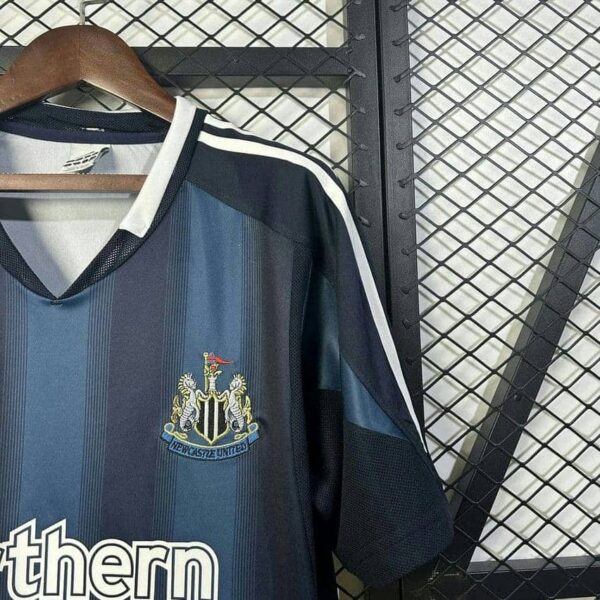 Newcastle United 2005-06 Away Retro Jersey - Image 6