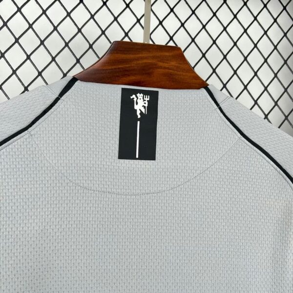 Manchester United 2007-08 Grey Goalkeeper Long Sleeves Retro Jersey - Image 7