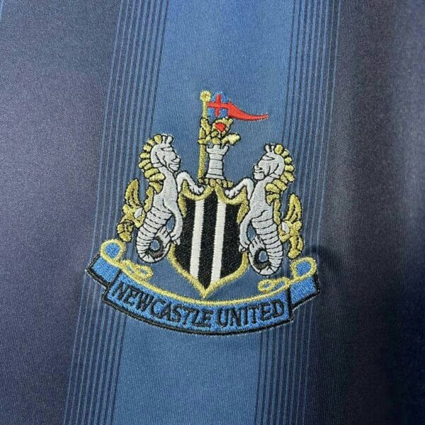 Newcastle United 2005-06 Away Retro Jersey - Image 8